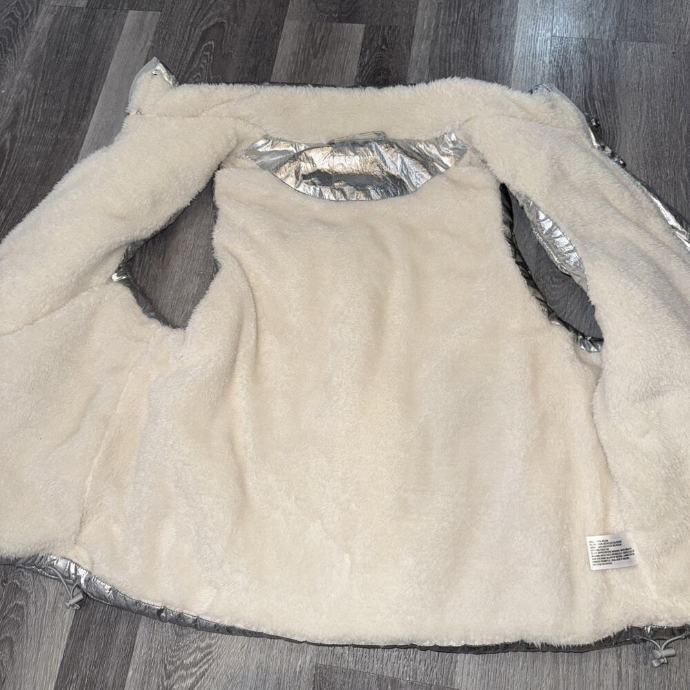 Metallic Silver Puffer Vest Faux Shearling Lined Full Zip Women’s Size Large y2k - Picture 8 of 9